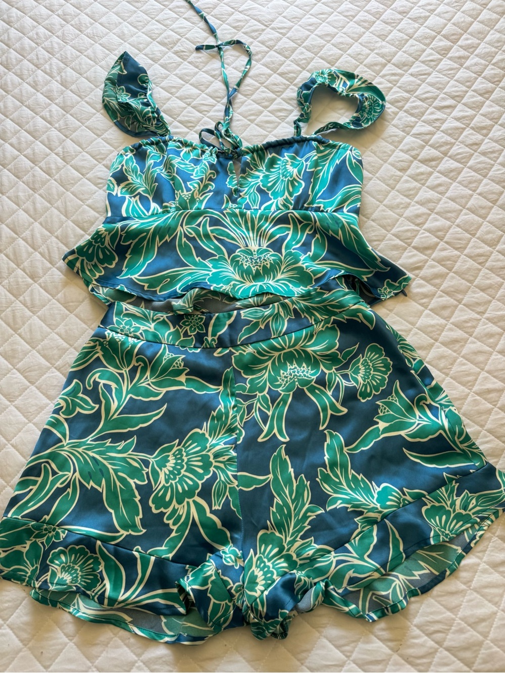 House of Harlow 1960 Teal and Green Floral Satin Shorts Set